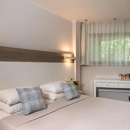 Kassandra Bay Resort, & מלון